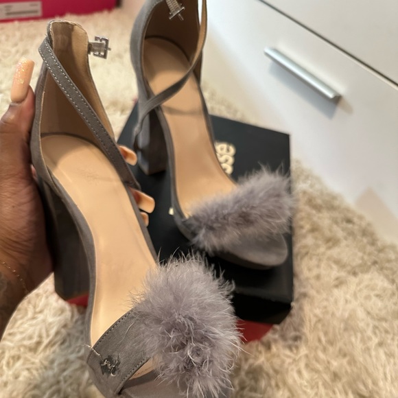 Gray Heels with Faux Fur | Damaged Fur! | Size 9 - Picture 4 of 6